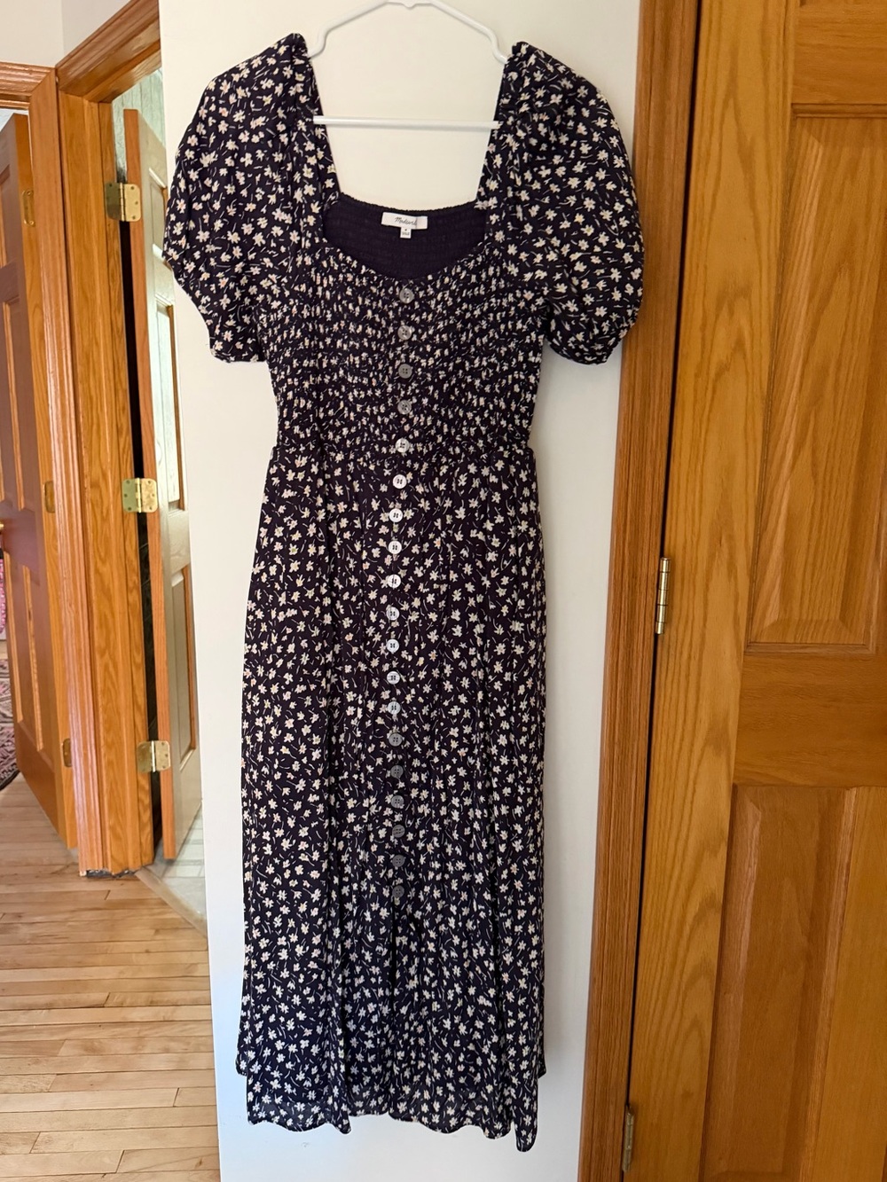 Floral Button-Front Black Midi Dress with Puff Sleeves